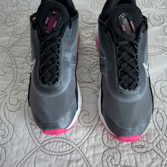 Nike Air Max 2090 Sneakers - Picture 2 of 14